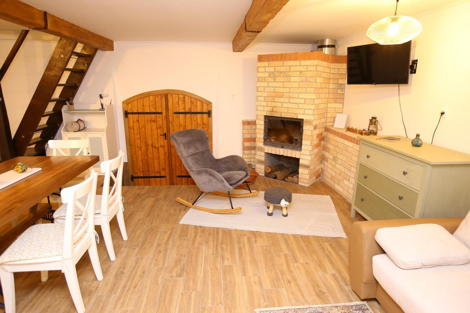 Appartement Góhér pince és vendégház à Csaszartoltes Extérieur photo